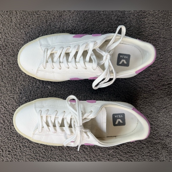 Veja Campo Sneakers - White and Mulberry - Womens - excellent condition - Picture 4 of 8